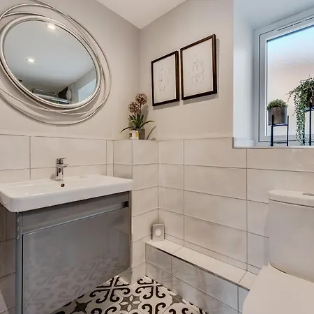 4 Bed In 83250