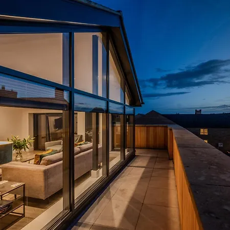 4 Bed In 83250