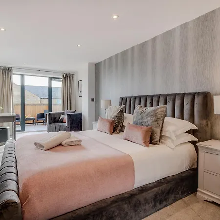 4 Bed In 83250