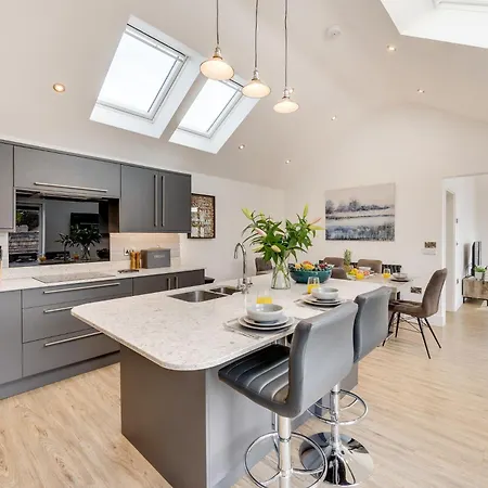 4 Bed In 83250