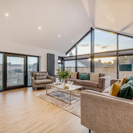 4 Bed In 83250 Holiday home